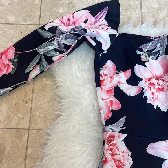 Floral long sleeve jumpsuit very quality fabric size 6 from ASOS - Picture 3 of 4